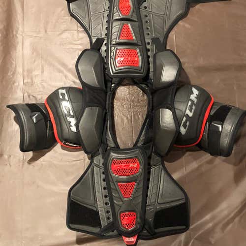 CCM U Shoulder Pads (Large)
