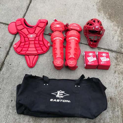 Easton Natural Intermediate Catcher Set *Includes Bag & Knee Savers*