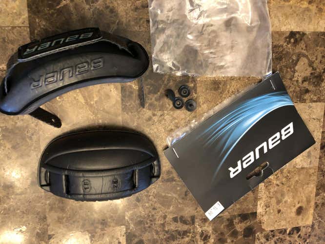 Bauer Chin Strap kit.  Comes with two (2) chin cups and all accessories