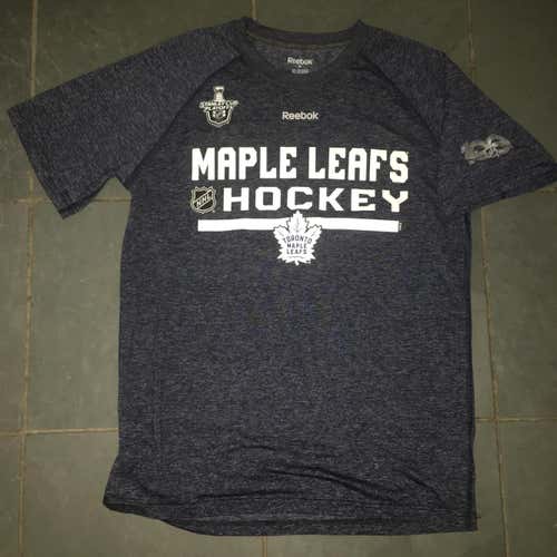 New Reebok TORONTO MAPLE LEAFS PLAYDRY PERFORMANCE TRAINING SHIRT Medium  2017 SCP + 100th