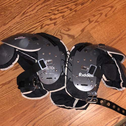 Riddell Evolution Shoulder Pads
