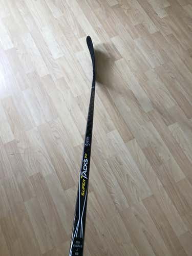 Brett Connolly game used ccm super tacks 2.0 85 flex oshie curve