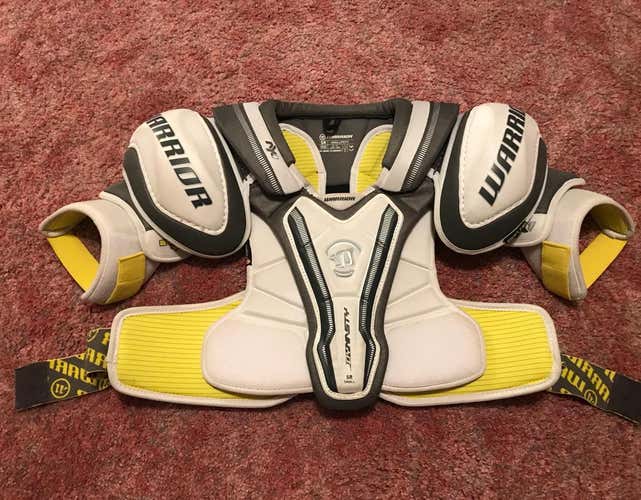 Warrior Dynasty AX1 Shoulder Pad- Senior - Barely Used
