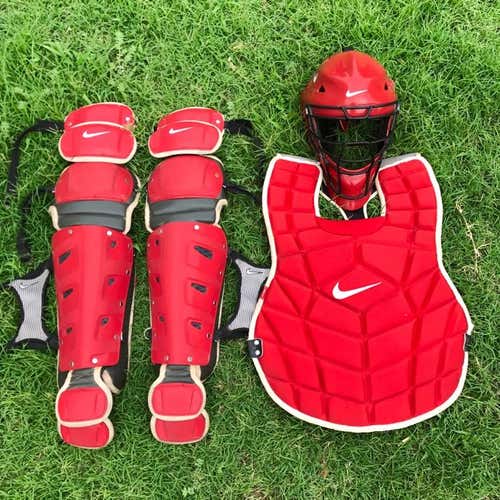 NIKE CATCHERS GEAR
