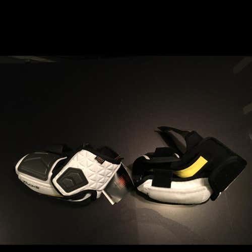 New CCM Super Tacks D30 Elbow Pads