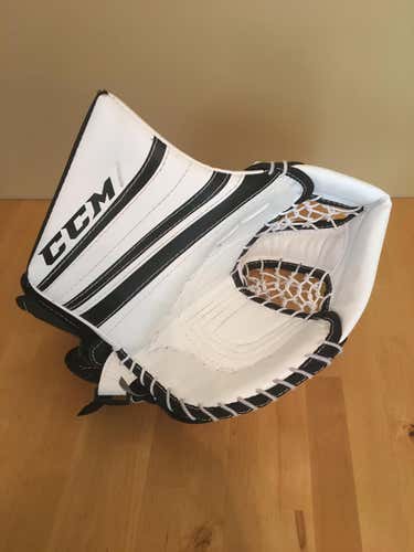 New CCM Goalie Glove Premier R1.5 Regular Junior