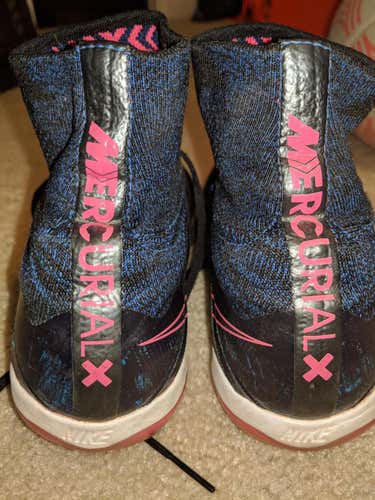 Nike Indoors men's SIZE 9