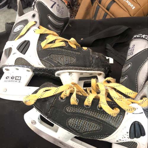 CCM 762 Super Tacks JR 5E Skate
