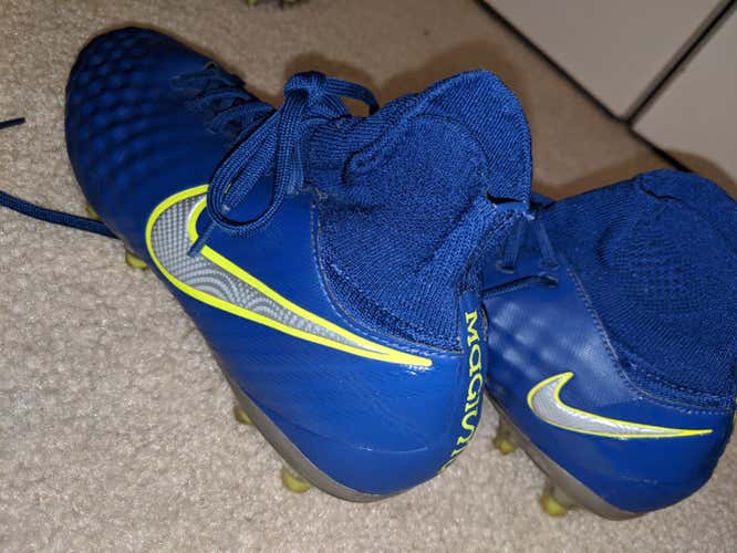 Nike Cleats youth size 4