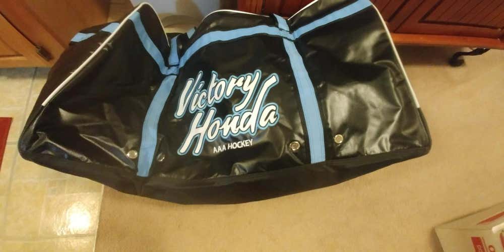 New Team Issued Hockey Equipment Bag