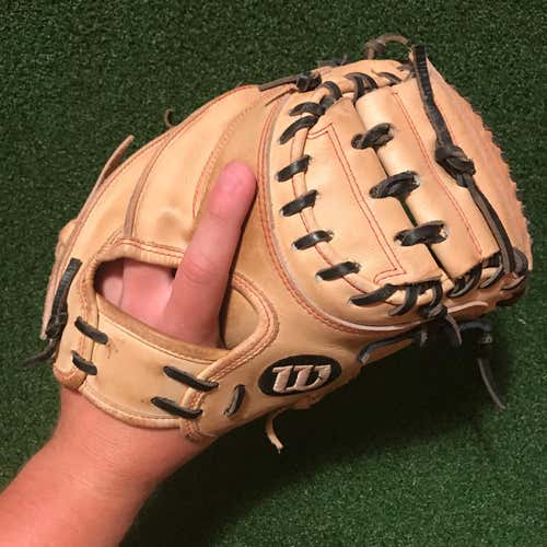 Wilson A2000 Catchers Mitt 33 Inch