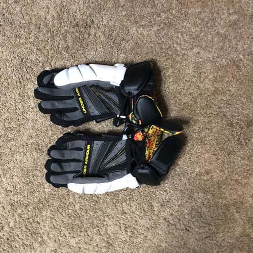 TOWSON MENS PLAYER GLOVES *NEVER USED*