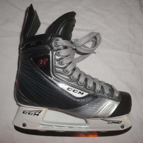 CCM U+ CRAZY LIGHT HOCKEY SKATES SIZE 5 E WIDTH (6.5 SHOE) & STEP STEEL