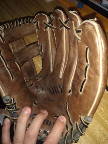 Mizuno Glove