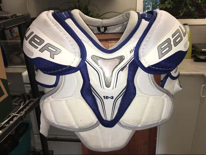Bauer 1N Shoulder Pads