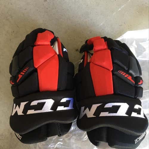 Brand New Debrincat Chicago Blackhawks Gloves