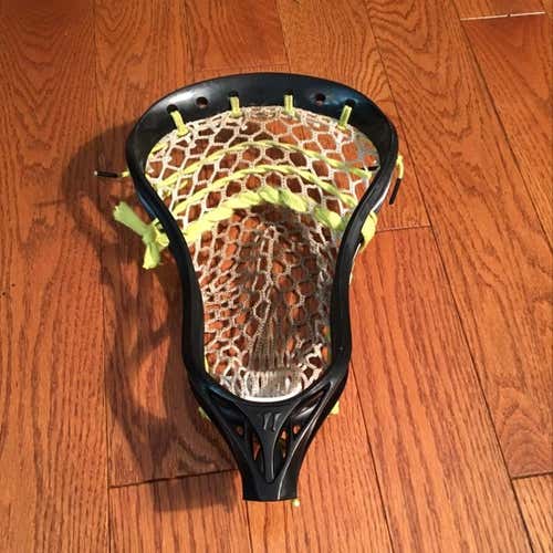 Evo 4 x 4x In Black with Hero Mesh and Volt Hero strings