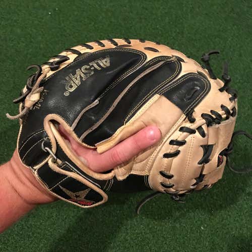 All Star Catchers Mitt 33.5 Inch CM3000SBT