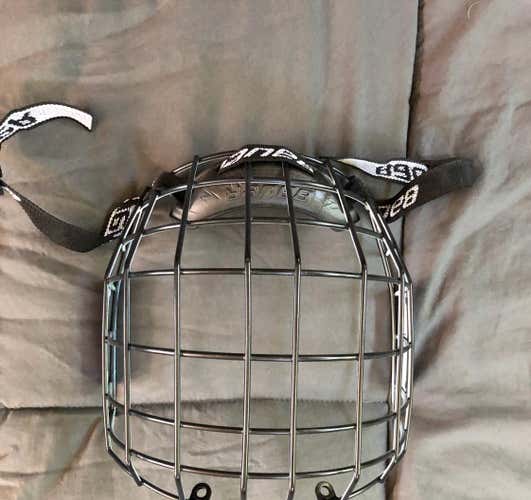 Like New Bauer RBE lll Cage - L