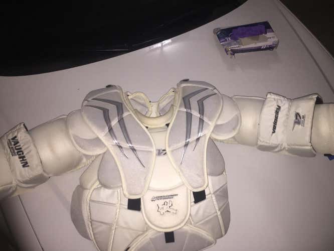 Vaughn Velocity V7 XF Pro Carbon Chest and Arm Protector Goalie Chest Protector Senior