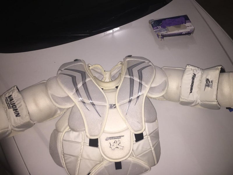 Vaughn Velocity V7 XF Pro Carbon Chest and Arm Protector Goalie Chest Protector Senior