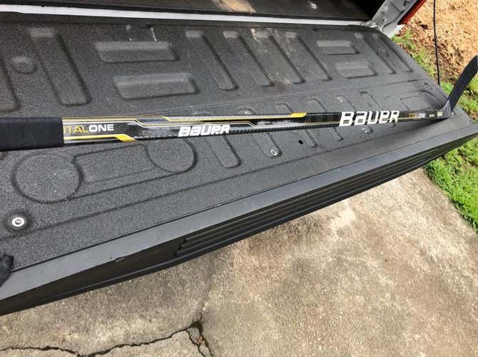 Bauer Total One Composite Shaft With Brand New 1S Kane Blade