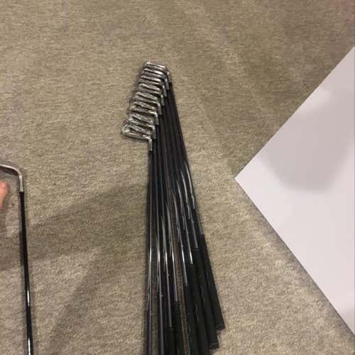 R7 Taylormade Gold Irons 3-9 +P