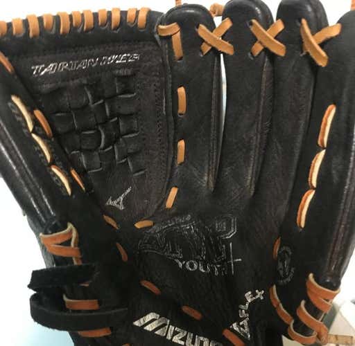 Used- Mizuno MVP Youth GPL 1150D2
