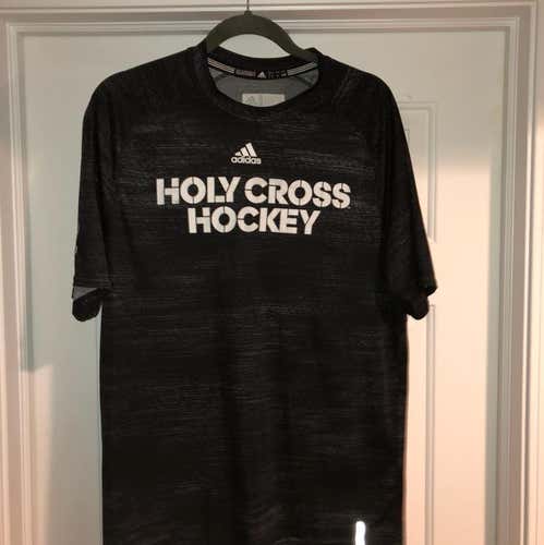Holy Cross Hockey T-shirt. Large.