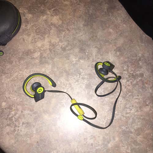 POWER BEATS WIRELESS 3 SLIGHT USE