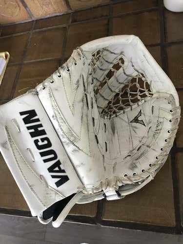 Vaughn Velocity V5 7260 Goalie Glove INT