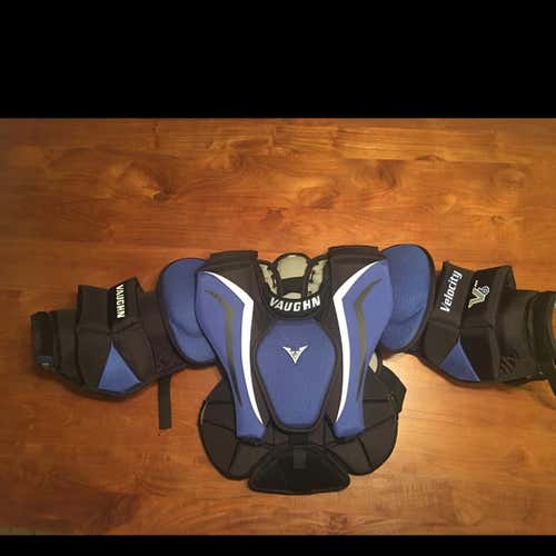Vaughn V6 800 Goalie Chest Protector Junior Small