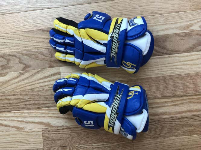 University of Delaware Warrior Macdaddy Gloves