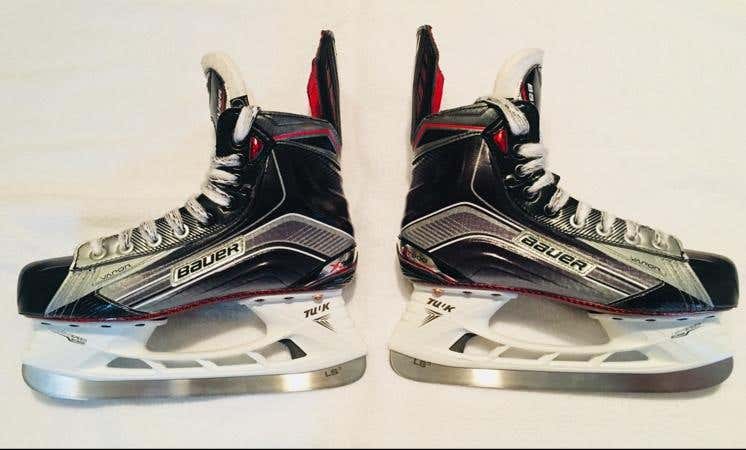 New Bauer Vapor X900 Jr Size 5.5