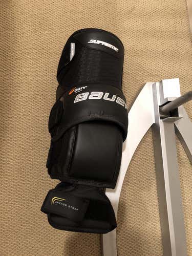 New Bauer Sr goalie knee guard