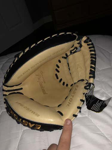 New Easton Profesional series catchers mitt. OFFER