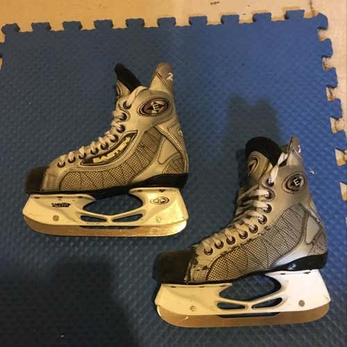 Size 3.5 Junior Skates