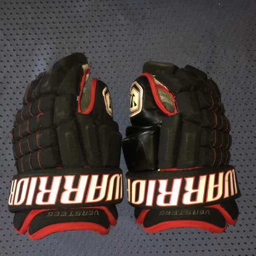 **Kris Versteeg Chicago Blackhawks Game Worn Warrior Hockey Gloves**
