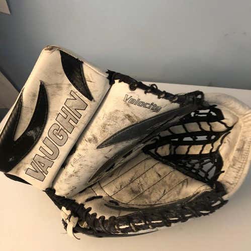 Vaughn Goalie Glove Size Intermediate