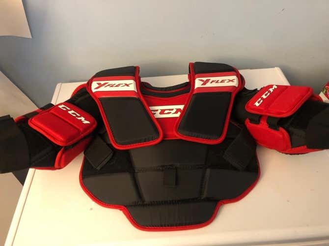 CCM GOALIE CHEST PROTECTOR YOUTH LARGE