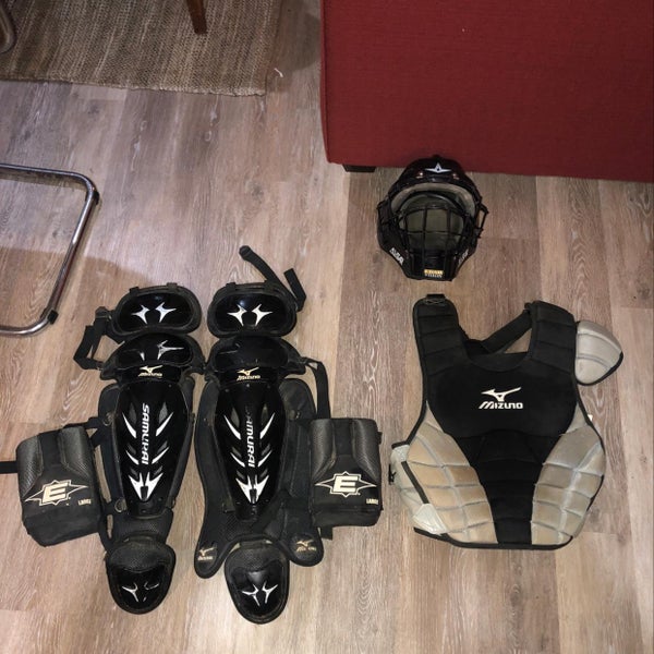 Mizuno Catchers Gear - Black and silver (sized for ages 14+)