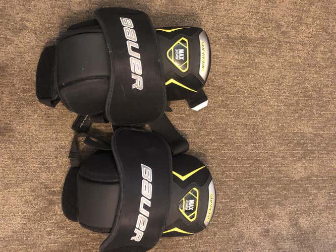 Bauer Supreme knee pads