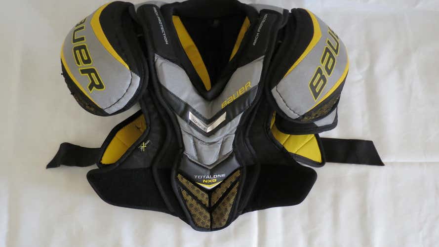 Bauer NXG Shoulder Pads Senior