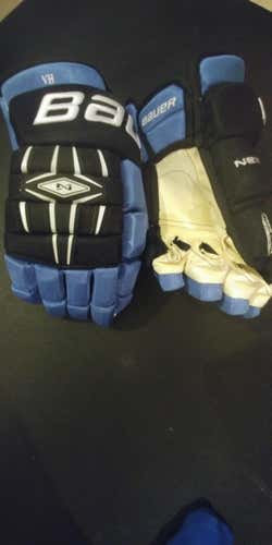 New Bauer 4-Roll Padded Gloves Senior