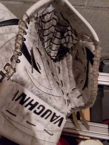 Vaughn Goalie Glove & Blocker Regular Senior