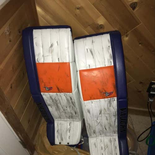 Vaughn V7  Pro stock Islanders Pads