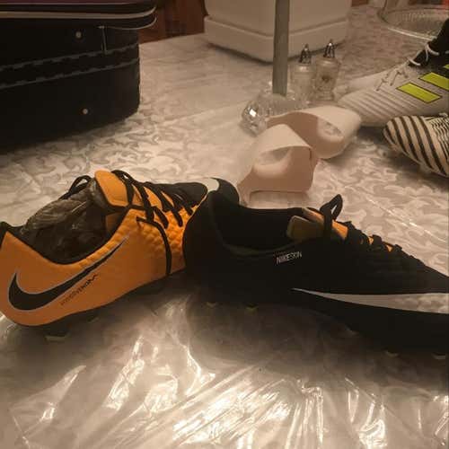 Nike Hypervenom Phantom Academy Size 9.5