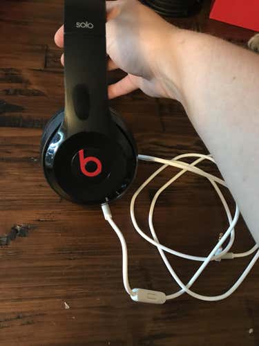Like-New Beats Solo2 Wired