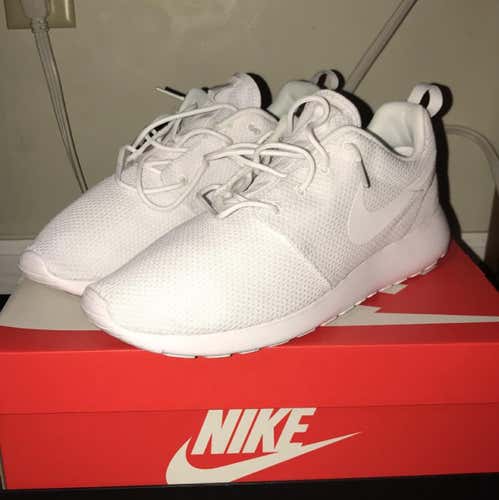 New With Box White Roshe Run