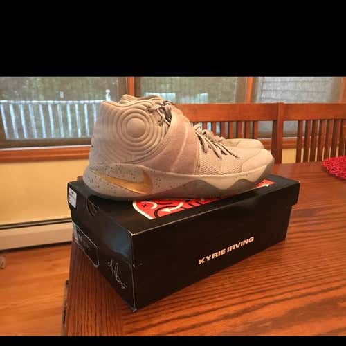 Nike Kyrie 2 - W/ Box - Sz 10.5 Mens